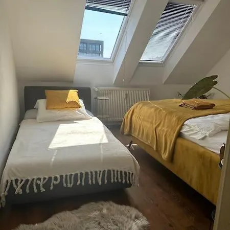 V Centre S Vyhladom Na Hrad A Parkovanim Apartman