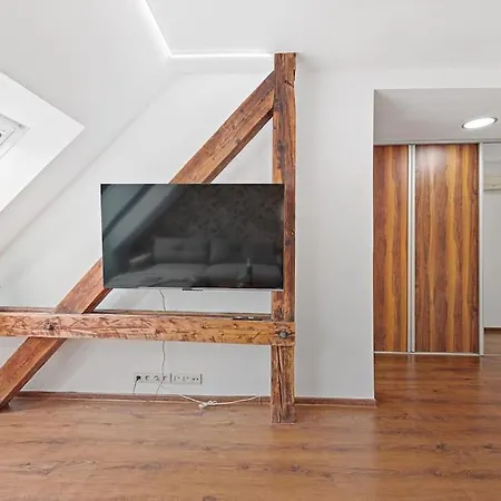 Apartman V Centre S Vyhladom Na Hrad A Parkovanim