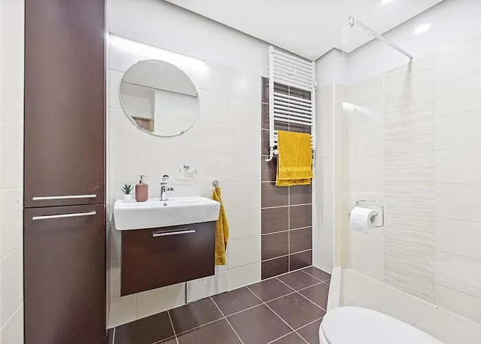 V Centre S Vyhladom Na Hrad A Parkovanim Apartment