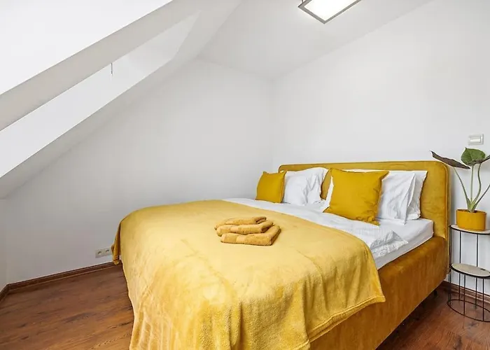 V Centre S Vyhladom Na Hrad A Parkovanim Apartment *