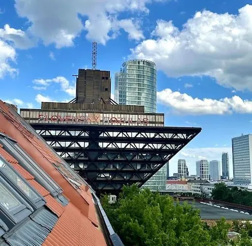 V Centre S Vyhladom Na Hrad A Parkovanim Apartment *