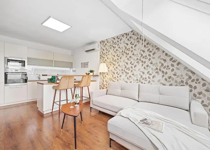 V Centre S Vyhladom Na Hrad A Parkovanim Apartment Bratislava