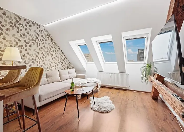 V Centre S Vyhladom Na Hrad A Parkovanim