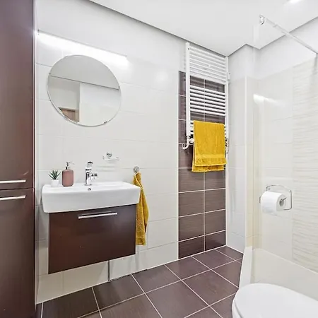 V Centre S Vyhladom Na Hrad A Parkovanim 公寓