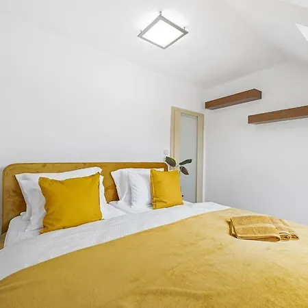 公寓 V Centre S Vyhladom Na Hrad A Parkovanim