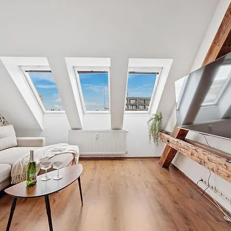 V Centre S Vyhladom Na Hrad A Parkovanim Appartamento