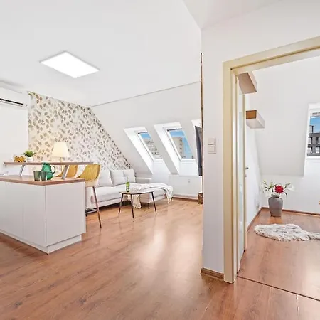 Appartamento V Centre S Vyhladom Na Hrad A Parkovanim Bratislava