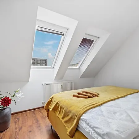 V Centre S Vyhladom Na Hrad A Parkovanim Bratislava